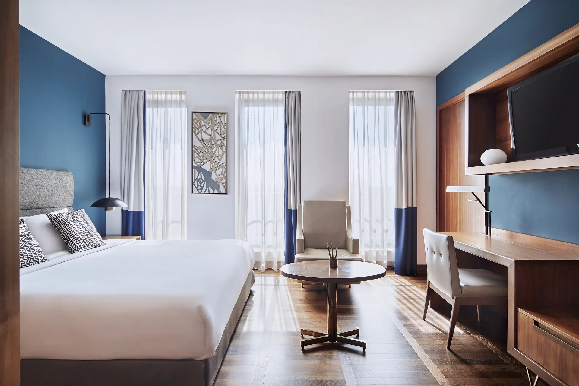 Deluxe king room